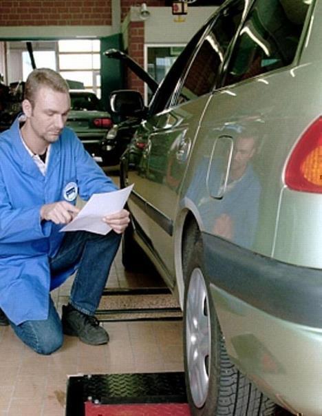 Stossdämpfer sollten regelmässig vom Fachmann überprüft werden. Foto: Auto-Reporter